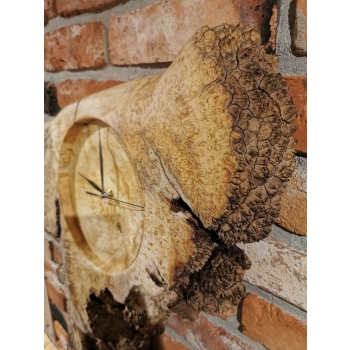 Zegar z drewna klonowego z dużą czeczotą