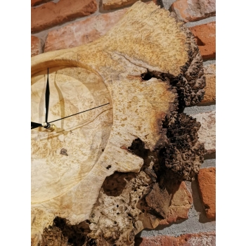Zegar z drewna klonowego z dużą czeczotą